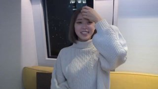 我在上你在下黑暗中的口交,妹子很投入3